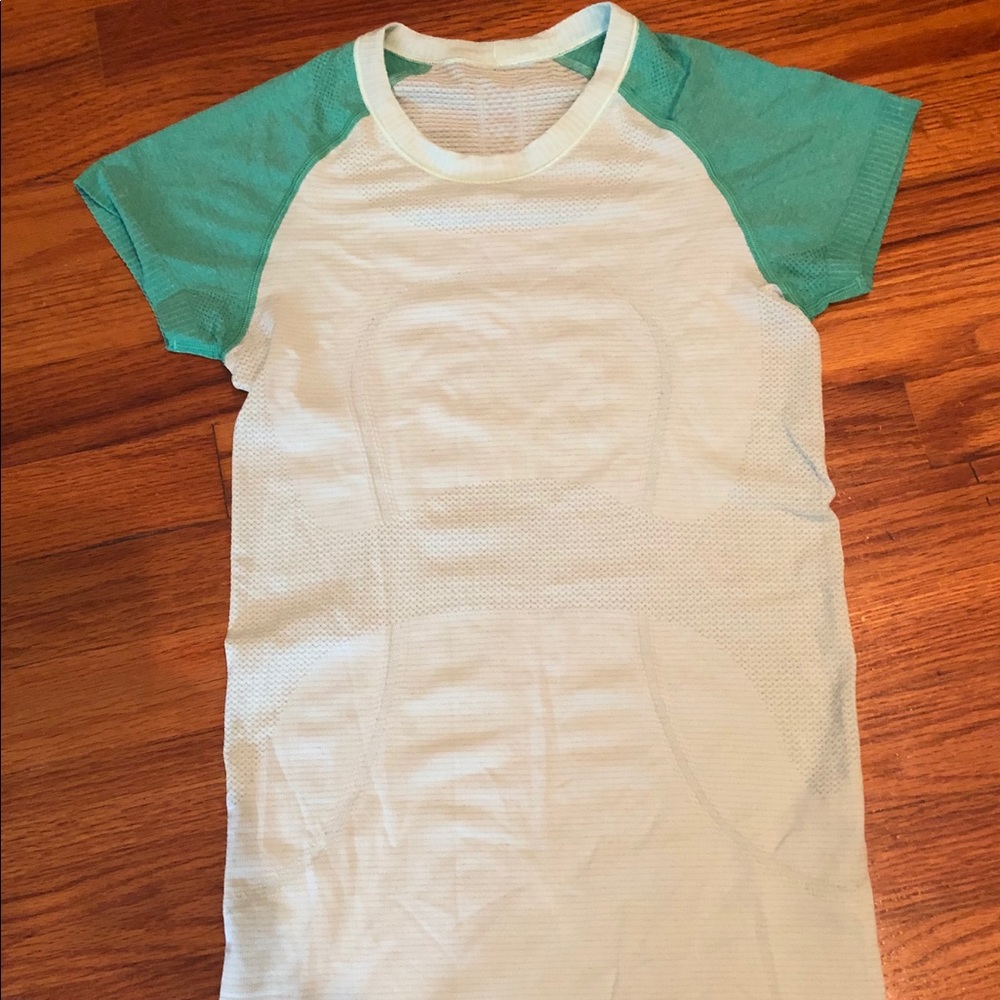 Lululemon short sleeve tech shirt